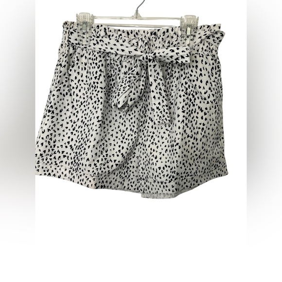 White and Black Polka Dot Shorts XL NWOT - Picture 1 of 4